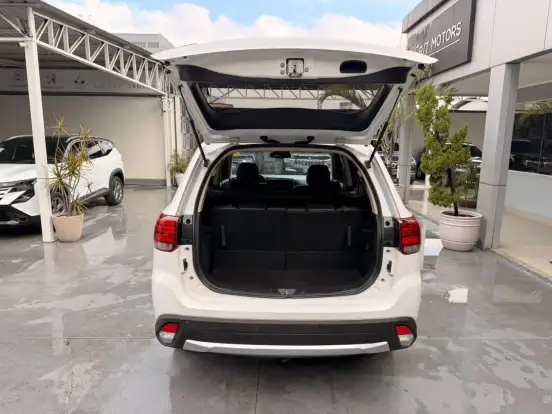 MITSUBISHI-OUTLANDER-2.2 4X4 16V DIESEL 4P AUTOMÁTICO MITSUBISHI-OUTLANDER-2017