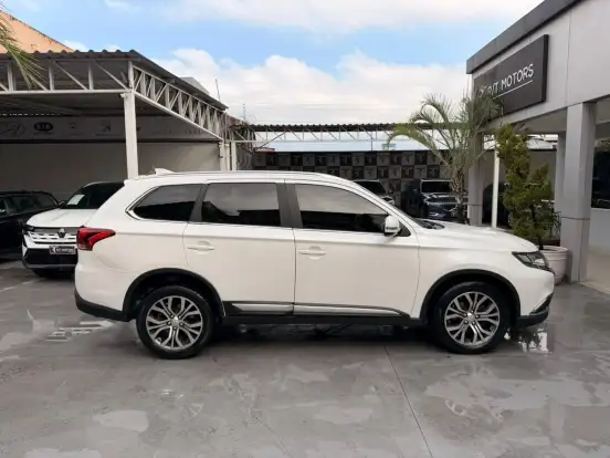 MITSUBISHI-OUTLANDER-2.2 4X4 16V DIESEL 4P AUTOMÁTICO MITSUBISHI-OUTLANDER-2017
