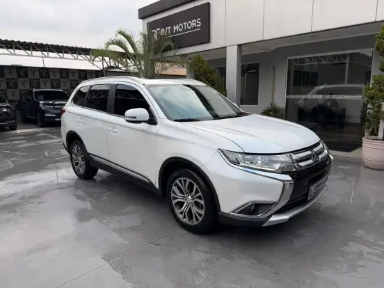 MITSUBISHI-OUTLANDER-2.2 4X4 16V DIESEL 4P AUTOMÁTICO MITSUBISHI-OUTLANDER-2017
