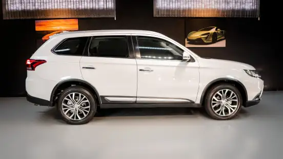 MITSUBISHI-OUTLANDER-2017