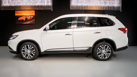 MITSUBISHI-OUTLANDER-2017