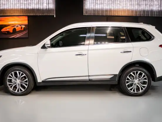 MITSUBISHI-OUTLANDER-2.2 4X4 16V DIESEL 4P AUTOMÁTICO MITSUBISHI-OUTLANDER-2017