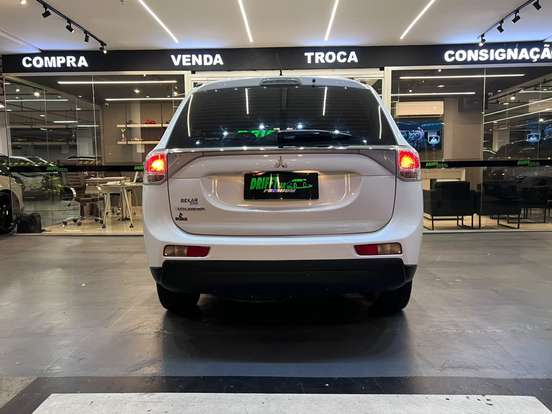 MITSUBISHI-OUTLANDER-2014