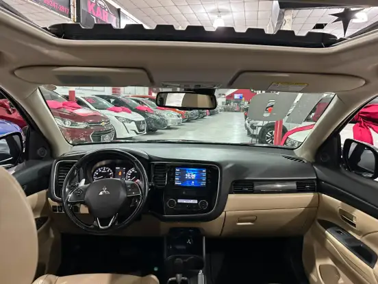 MITSUBISHI-OUTLANDER-3.0 GT 4X4 V6 24V GASOLINA 4P AUTOMÁTICO MITSUBISHI-OUTLANDER-2016