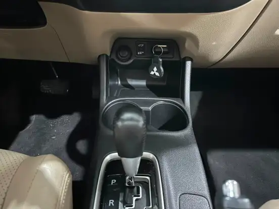 MITSUBISHI-OUTLANDER-3.0 GT 4X4 V6 24V GASOLINA 4P AUTOMÁTICO MITSUBISHI-OUTLANDER-2016