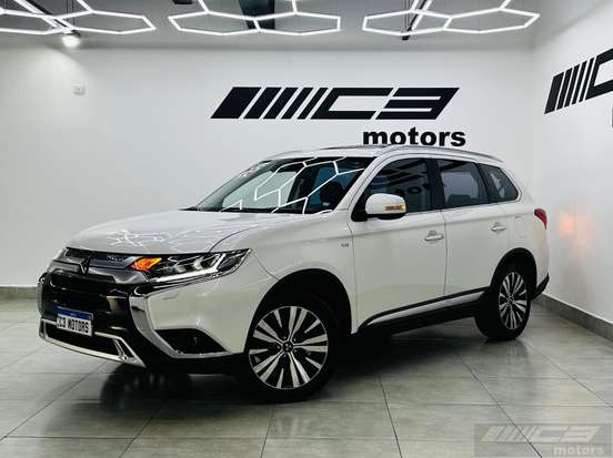 MITSUBISHI-OUTLANDER-2021