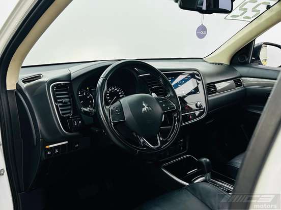 MITSUBISHI-OUTLANDER-2021
