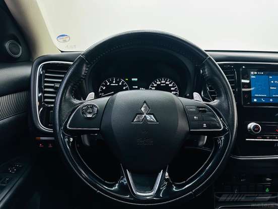 MITSUBISHI-OUTLANDER-2021