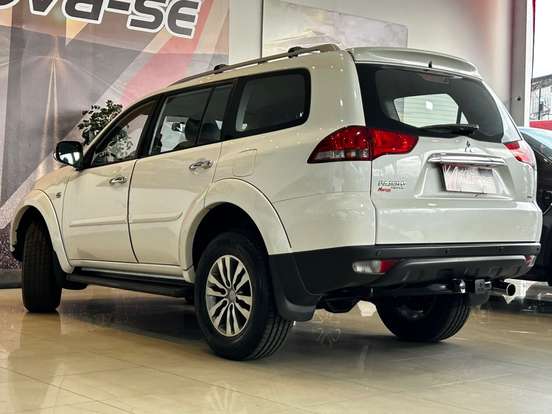MITSUBISHI-PAJERO-2017