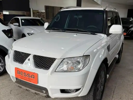 MITSUBISHI-PAJERO TR4-2.0 4X2 16V 140CV FLEX 4P AUTOMÁTICO MITSUBISHI-PAJERO TR4-2013