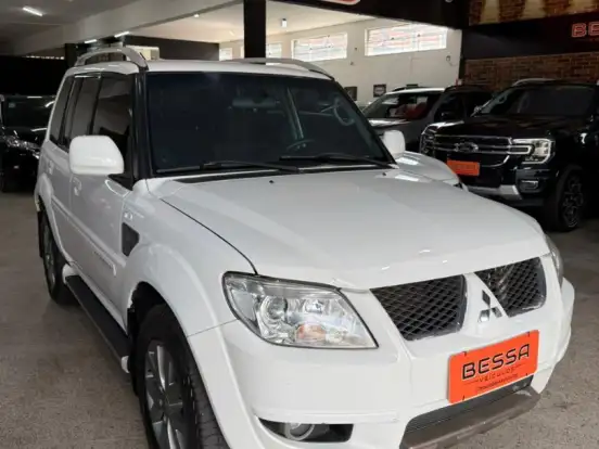 MITSUBISHI-PAJERO TR4-2.0 4X2 16V 140CV FLEX 4P AUTOMÁTICO MITSUBISHI-PAJERO TR4-2013