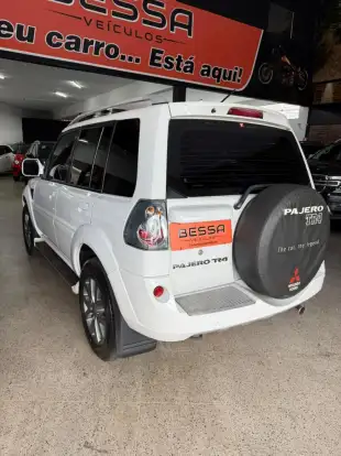 MITSUBISHI-PAJERO TR4-2.0 4X2 16V 140CV FLEX 4P AUTOMÁTICO MITSUBISHI-PAJERO TR4-2013