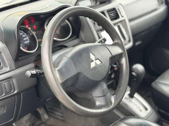 MITSUBISHI-PAJERO TR4-2.0 4X2 16V 140CV FLEX 4P AUTOMÁTICO MITSUBISHI-PAJERO TR4-2013