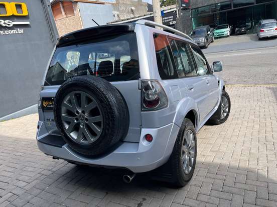 MITSUBISHI-PAJERO TR4-2.0 4X2 16V 140CV FLEX 4P MANUAL MITSUBISHI-PAJERO TR4-2013