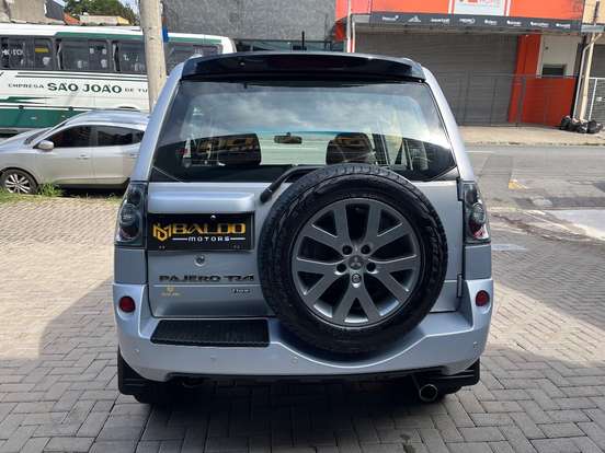 MITSUBISHI-PAJERO TR4-2.0 4X2 16V 140CV FLEX 4P MANUAL MITSUBISHI-PAJERO TR4-2013