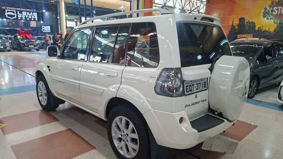 MITSUBISHI-PAJERO TR4-2.0 4X4 16V 140CV FLEX 4P AUTOMÁTICO MITSUBISHI-PAJERO TR4-2010