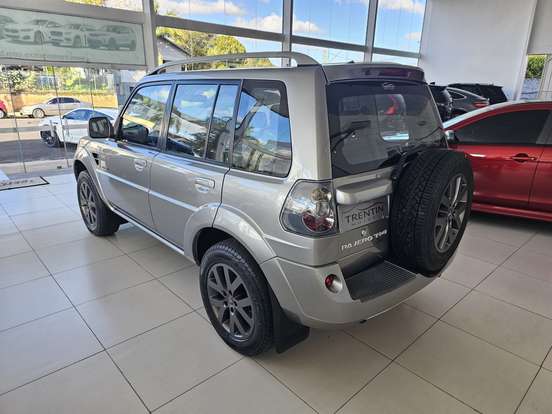 MITSUBISHI-PAJERO TR4-2.0 4X4 16V 140CV FLEX 4P AUTOMÁTICO MITSUBISHI-PAJERO TR4-2014