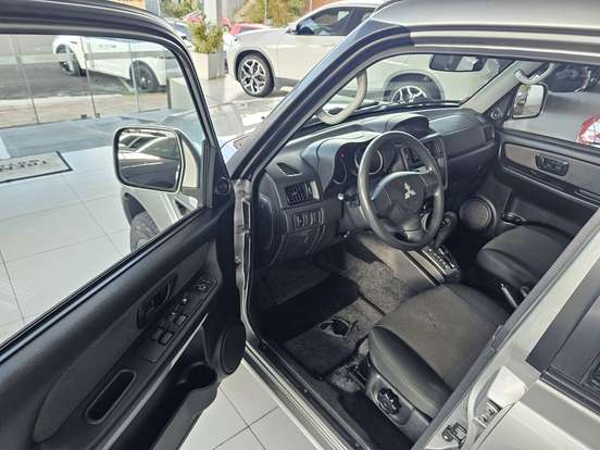 MITSUBISHI-PAJERO TR4-2.0 4X4 16V 140CV FLEX 4P AUTOMÁTICO MITSUBISHI-PAJERO TR4-2014