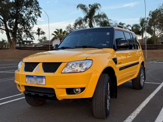 MITSUBISHI-PAJERO TR4-2.0 4X4 16V 140CV FLEX 4P AUTOMÁTICO MITSUBISHI-PAJERO TR4-2014