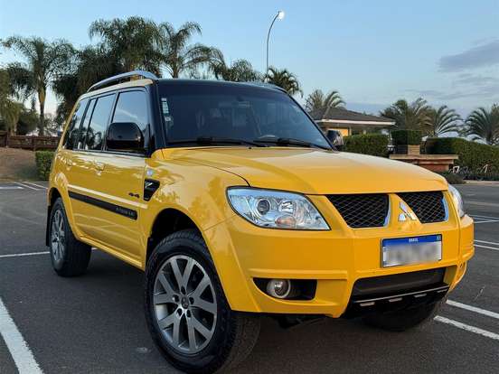 MITSUBISHI-PAJERO TR4-2.0 4X4 16V 140CV FLEX 4P AUTOMÁTICO MITSUBISHI-PAJERO TR4-2014