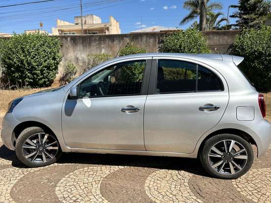 NISSAN-MARCH-2017