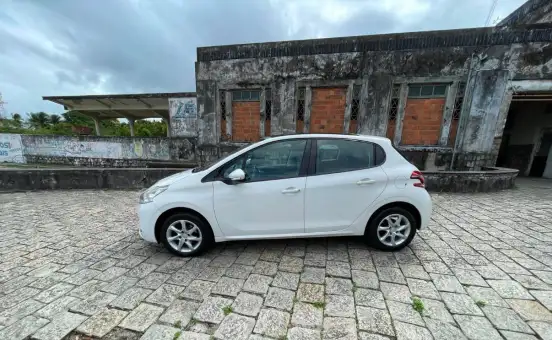 PEUGEOT-208-2015