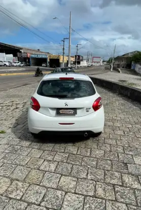 PEUGEOT-208-2015