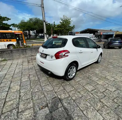 PEUGEOT-208-2015