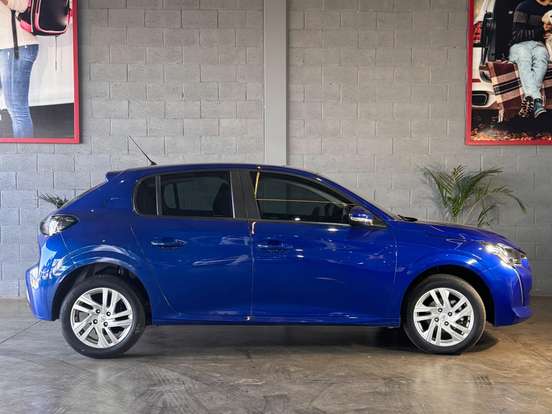 PEUGEOT-208-2022