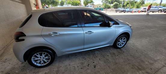 PEUGEOT-208-2018