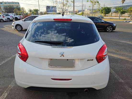 PEUGEOT-208-2014