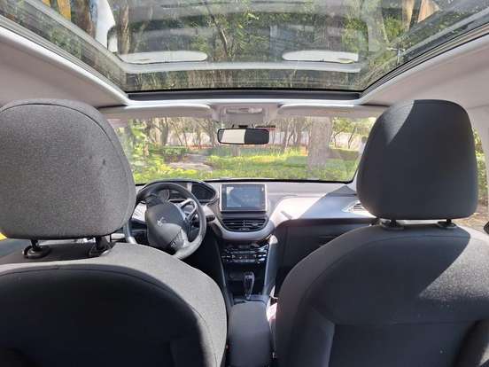 PEUGEOT-208-2019