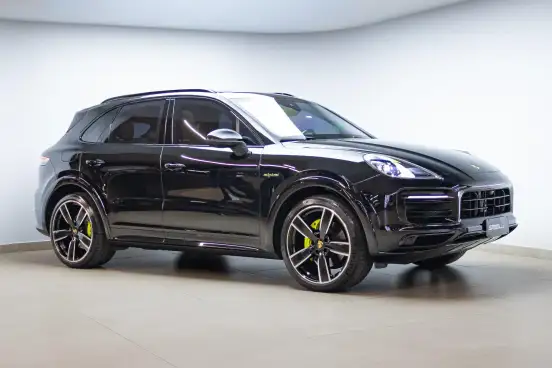 PORSCHE-CAYENNE-2022