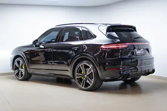 PORSCHE-CAYENNE-2022