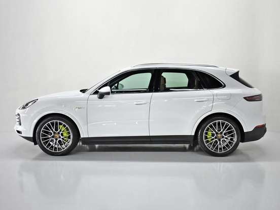 PORSCHE-CAYENNE-2020