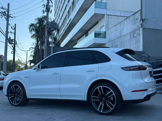 PORSCHE-CAYENNE-2020