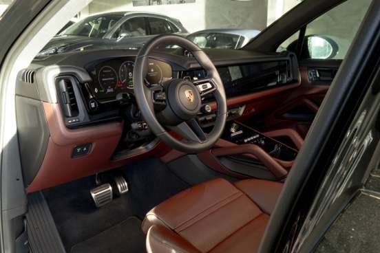 PORSCHE-CAYENNE-2025
