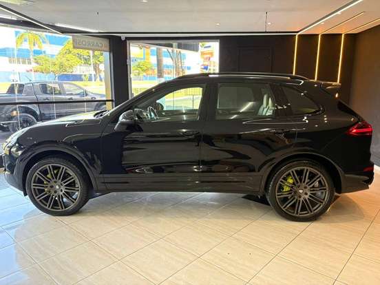 PORSCHE-CAYENNE-2015