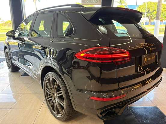 PORSCHE-CAYENNE-2015