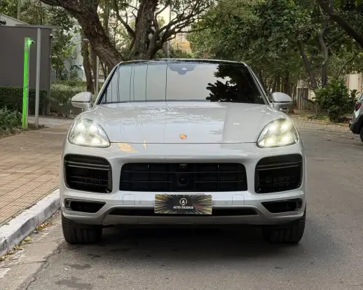 PORSCHE-CAYENNE-2023
