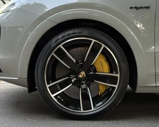 PORSCHE-CAYENNE-2023