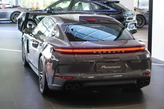 PORSCHE-PANAMERA-2025
