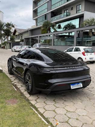PORSCHE TAYCAN ELÉTRICO