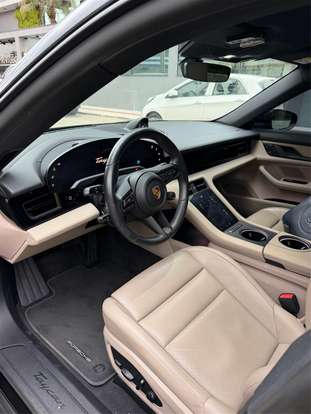 PORSCHE-TAYCAN-2021