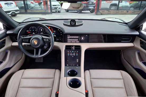 PORSCHE-TAYCAN-2021