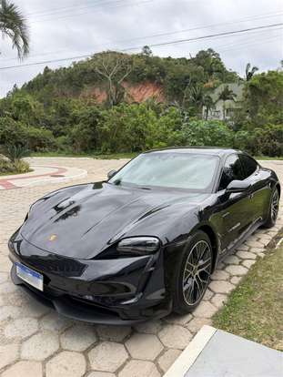PORSCHE-TAYCAN-2021