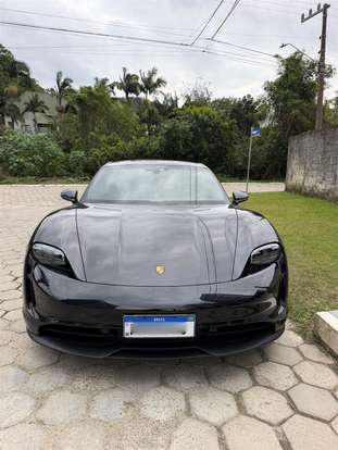 PORSCHE-TAYCAN-2021