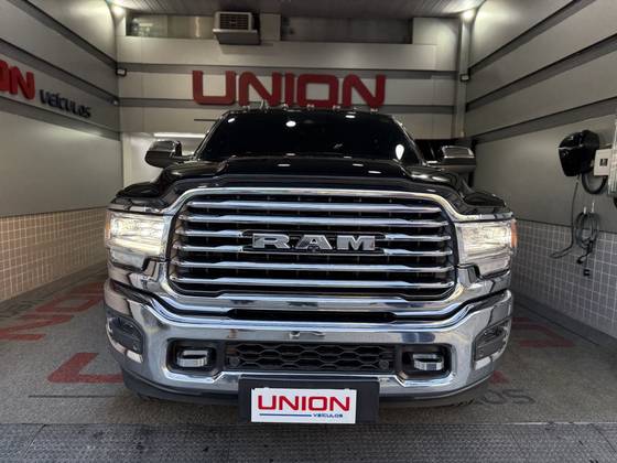 RAM 3500 6.7 I6 TURBO DIESEL LIMITED LONGHORN CD 4X4  AUTOMÁTICO