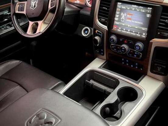 RAM-CLASSIC-5.7 V8 GASOLINA LARAMIE CD 4X4 AUTOMÁTICO RAM-CLASSIC-2023