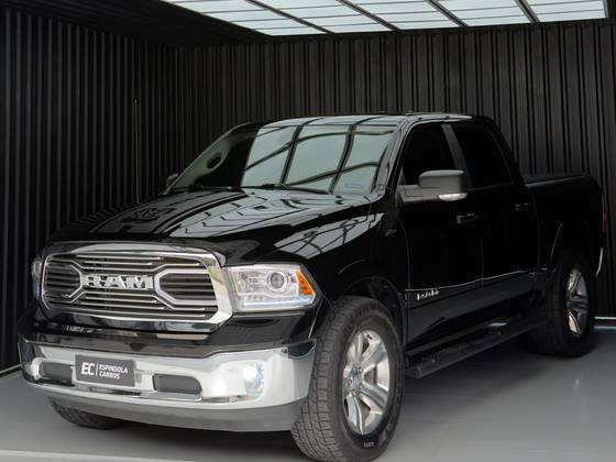 RAM CLASSIC 5.7 V8 GASOLINA LARAMIE NIGHT EDITION CD 4X4 AUTOMÁTICO